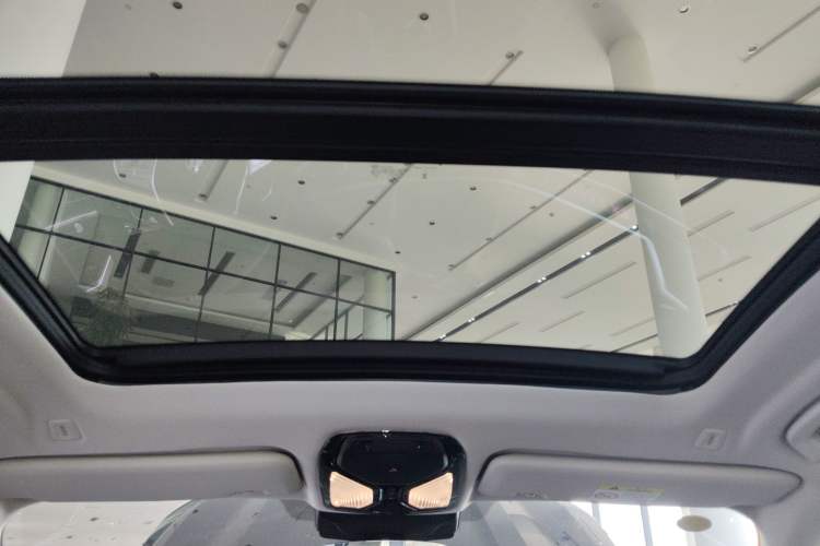 Used BMW X7 2023 xDrive40i Luxury Package with Leading Features Headliner