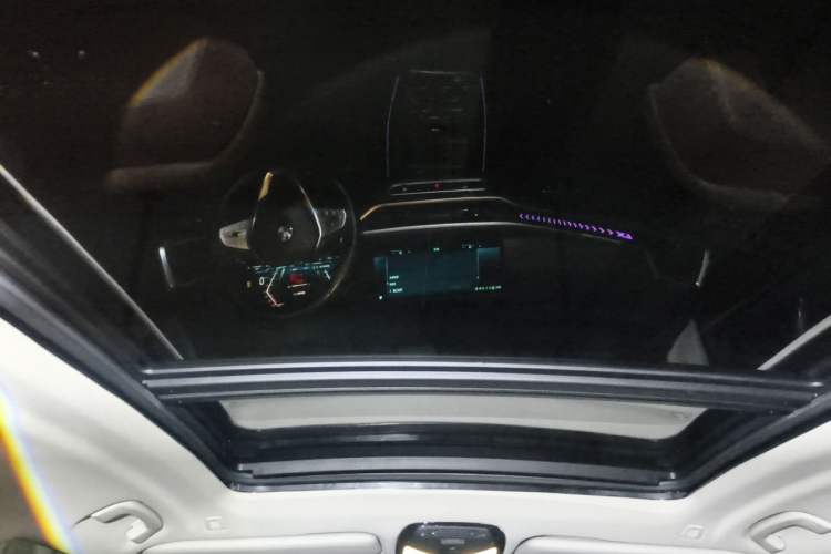 Used BMW X7 2023 xDrive40i Luxury Package with Leading Features Headliner