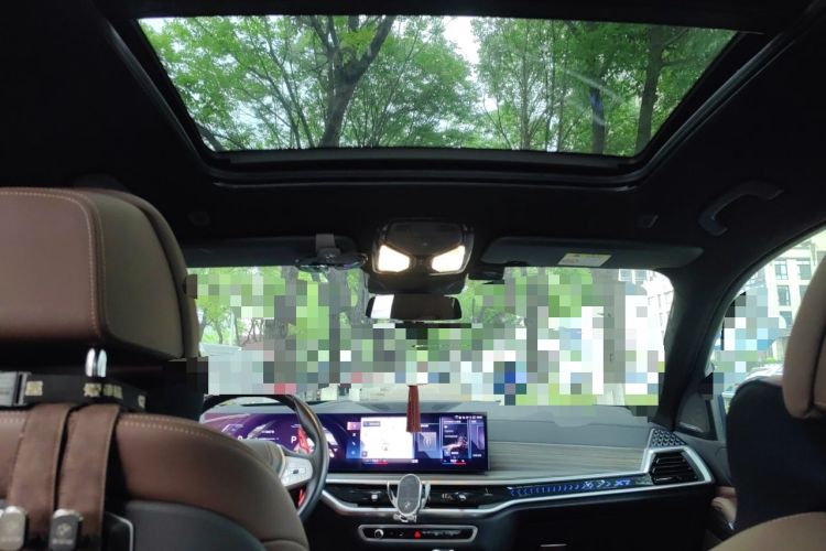 Used BMW X7 2023 xDrive40i Luxury Package with Leading Features Headliner