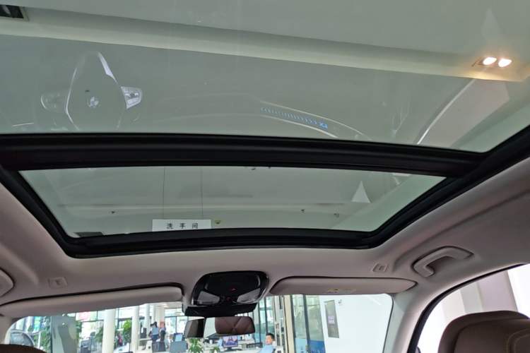 Used BMW X7 2023 xDrive40i Luxury Package with Leading Features Headliner