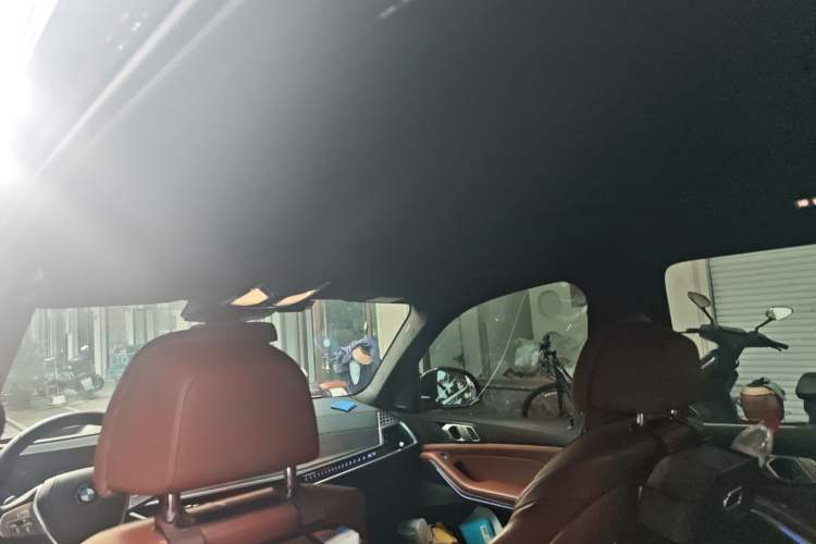 Used BMW X7 2023 xDrive40i Luxury Package with Leading Features Headliner