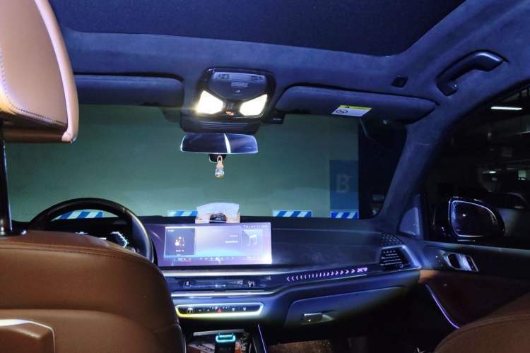 Used BMW X7 2023 xDrive40i Luxury M Sport Package Headliner