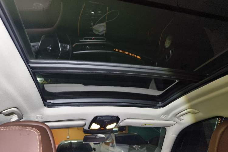 Used BMW X7 2023 xDrive40i Luxury Package with Leading Features Headliner