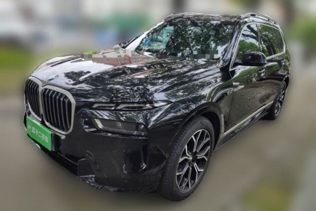 Used BMW X7 2023 xDrive40i Luxury Package with Leading Features
