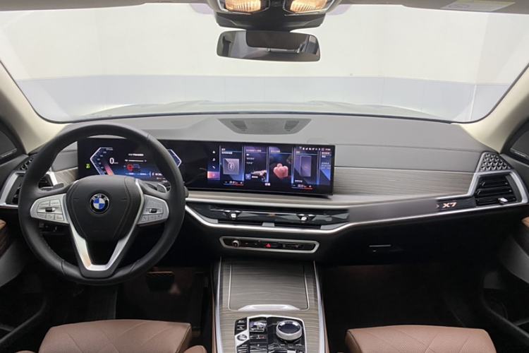 Used BMW X7 2023 xDrive40i Luxury Package with Leading Features Interior 1