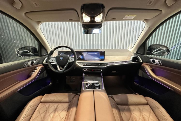 Used BMW X7 2023 xDrive40i Luxury Package with Leading Features Interior 1