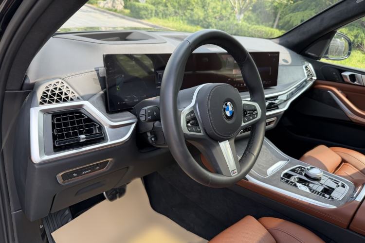 Used BMW X7 2023 xDrive40i Luxury M Sport Package Interior 1