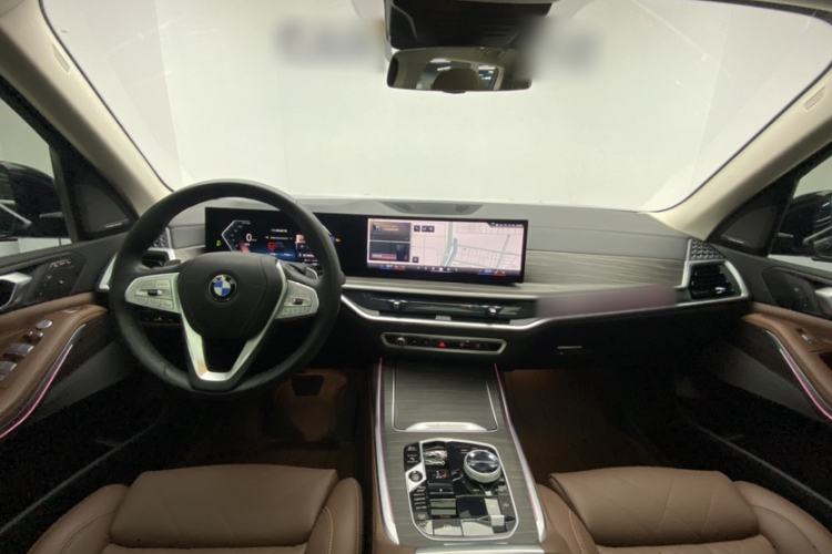 Used BMW X7 2023 xDrive40i Luxury Package with Leading Features Interior 1