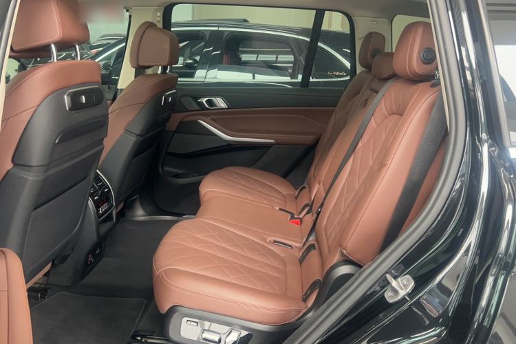 Used BMW X7 2023 xDrive40i Luxury Package with Leading Features Interior 1