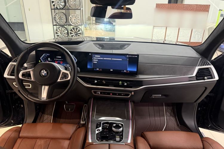 Used BMW X7 2023 xDrive40i Luxury M Sport Package Interior 1