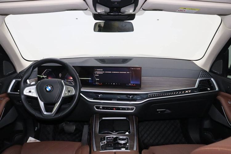 Used BMW X7 2023 xDrive40i Luxury Package with Leading Features Interior 1