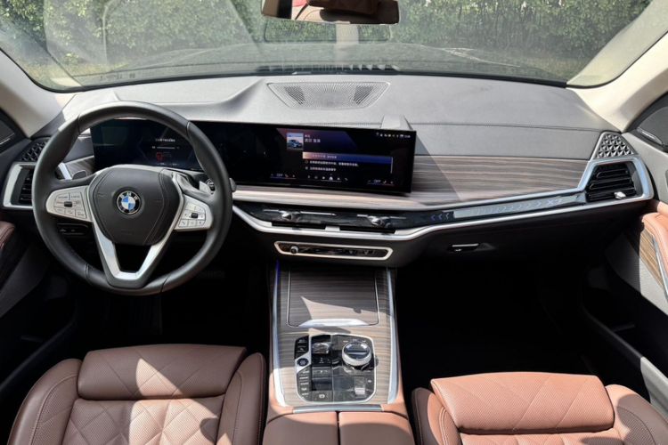 Used BMW X7 2023 xDrive40i Luxury Package with Leading Features Interior 1