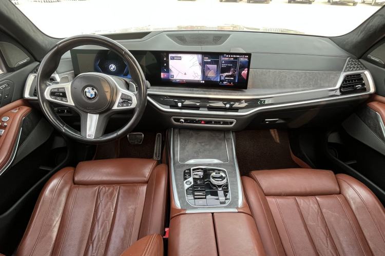 Used BMW X7 2023 xDrive40i Luxury M Sport Package Interior 1