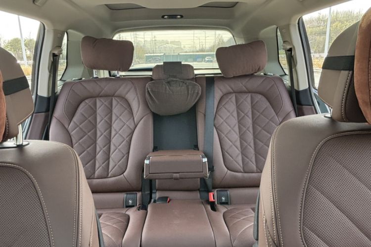 Used BMW X7 2023 xDrive40i Luxury Package with Leading Features Interior 10