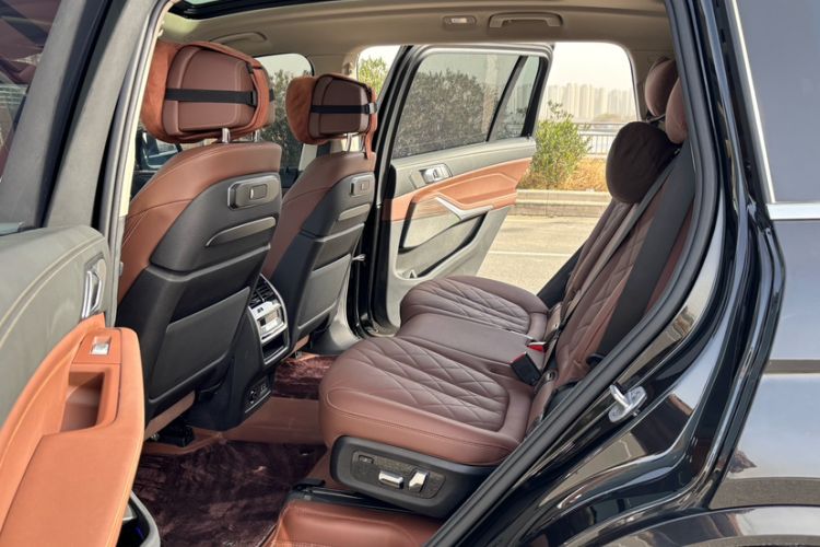Used BMW X7 2023 xDrive40i Luxury Package with Leading Features Interior 10