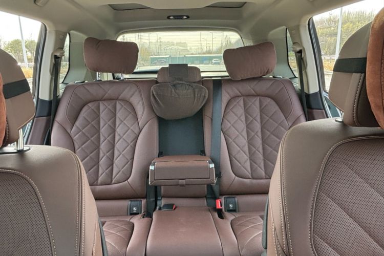 Used BMW X7 2023 xDrive40i Luxury Package with Leading Features Interior 11