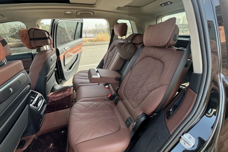 Used BMW X7 2023 xDrive40i Luxury Package with Leading Features Interior 15