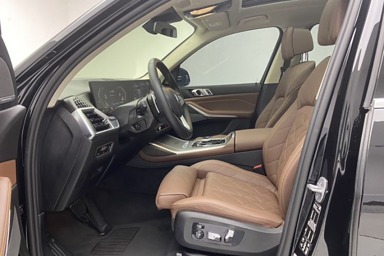 Used BMW X7 2023 xDrive40i Luxury Package with Leading Features Interior 2