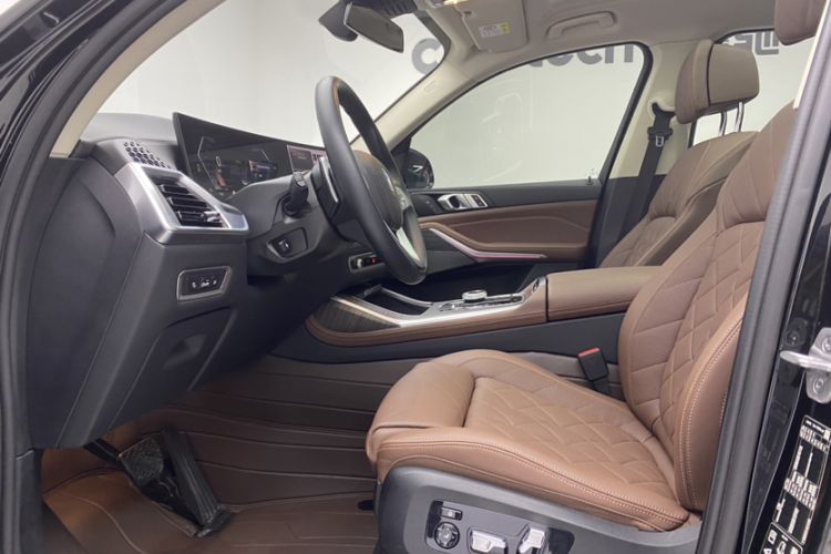 Used BMW X7 2023 xDrive40i Luxury Package with Leading Features Interior 2