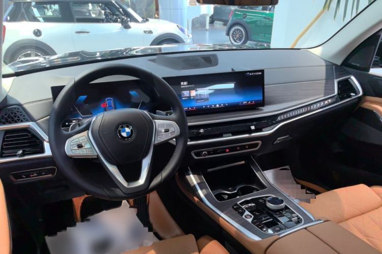 Used BMW X7 2023 xDrive40i Luxury Package with Leading Features Interior 2