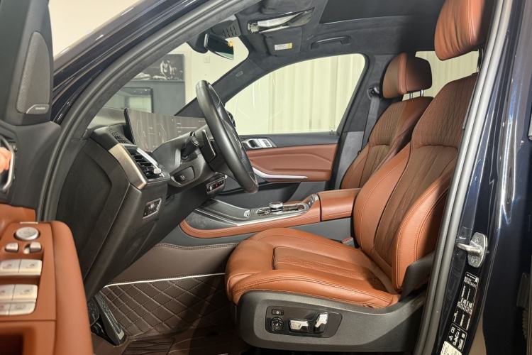 Used BMW X7 2023 xDrive40i Luxury M Sport Package Interior 2