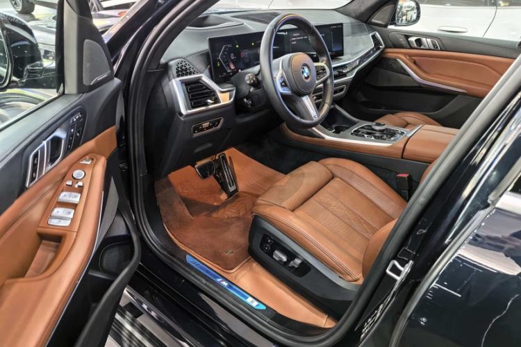 Used BMW X7 2023 xDrive40i Luxury M Sport Package Interior 2