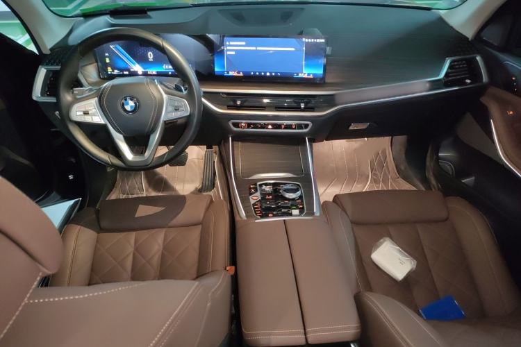 Used BMW X7 2023 xDrive40i Luxury Package with Leading Features Interior 2