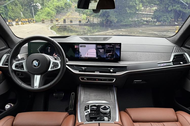 Used BMW X7 2023 xDrive40i Luxury M Sport Package Interior 2