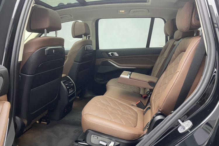 Used BMW X7 2023 xDrive40i Luxury Package with Leading Features Interior 3