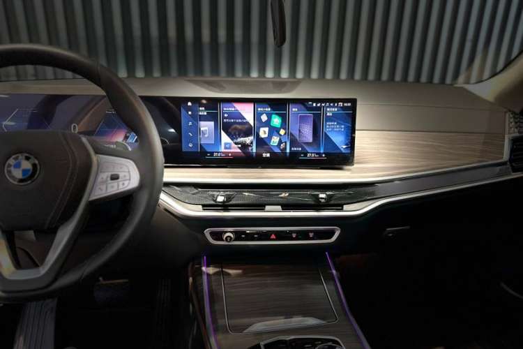 Used BMW X7 2023 xDrive40i Luxury Package with Leading Features Interior 3