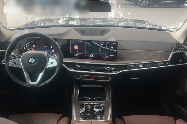 Used BMW X7 2023 xDrive40i Luxury Package with Leading Features Interior 3