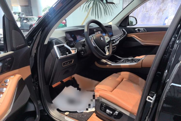 Used BMW X7 2023 xDrive40i Luxury Package with Leading Features Interior 3