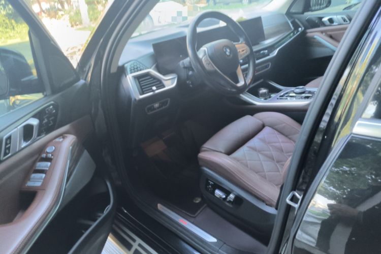 Used BMW X7 2023 xDrive40i Luxury Package with Leading Features Interior 3