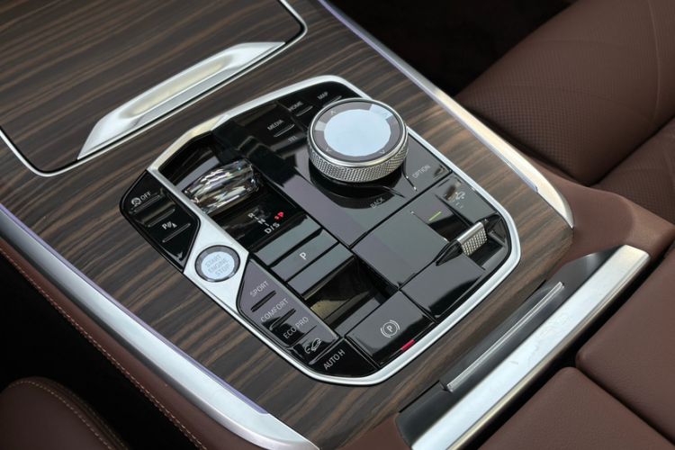 Used BMW X7 2023 xDrive40i Luxury Package with Leading Features Interior 3
