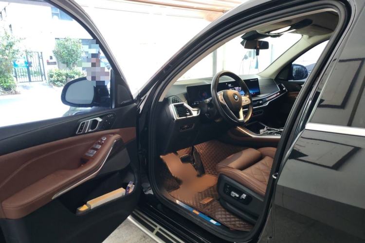 Used BMW X7 2023 xDrive40i Luxury Package with Leading Features Interior 3