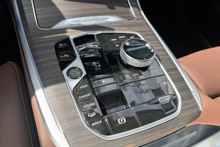 Used BMW X7 2023 xDrive40i Luxury Package with Leading Features Interior 4