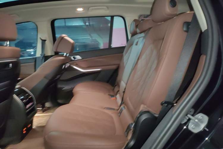 Used BMW X7 2023 xDrive40i Luxury Package with Leading Features Interior 4