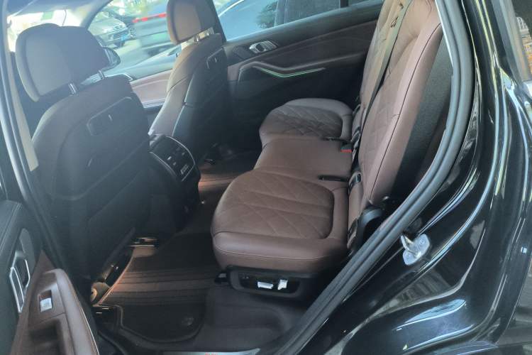 Used BMW X7 2023 xDrive40i Luxury Package with Leading Features Interior 4
