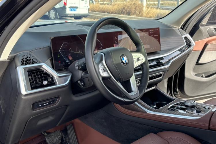 Used BMW X7 2023 xDrive40i Luxury Package with Leading Features Interior 4