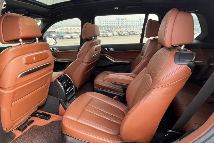 Used BMW X7 2023 xDrive40i Luxury M Sport Package Interior 4