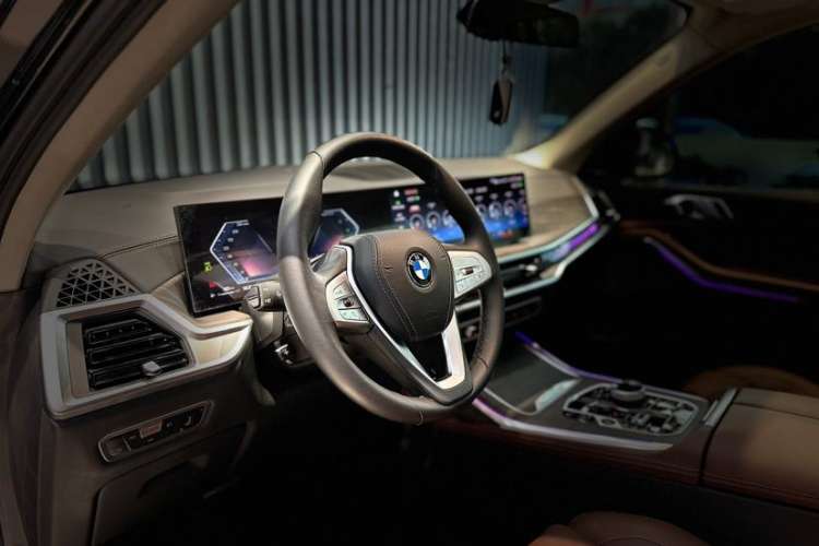 Used BMW X7 2023 xDrive40i Luxury Package with Leading Features Interior 5