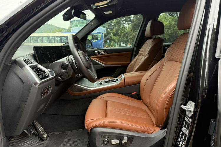 Used BMW X7 2023 xDrive40i Luxury M Sport Package Interior 5