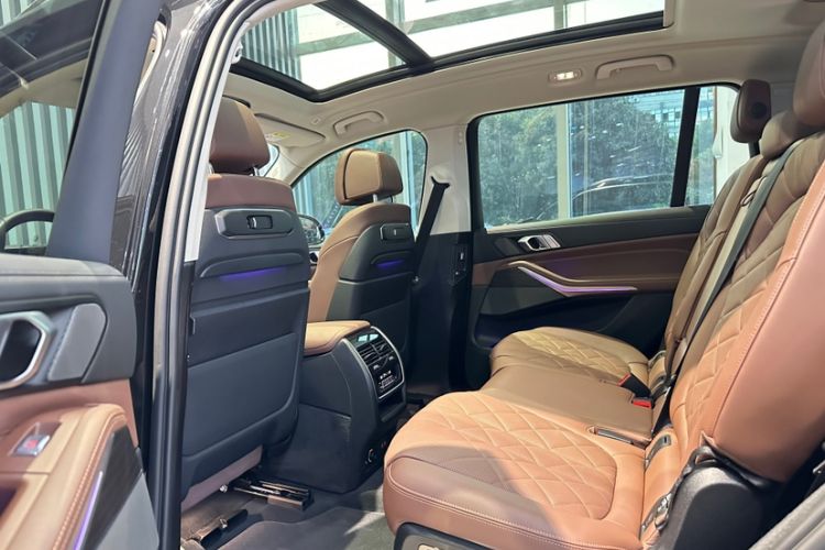 Used BMW X7 2023 xDrive40i Luxury Package with Leading Features Interior 6