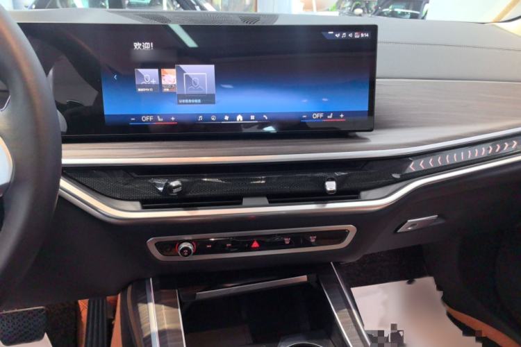 Used BMW X7 2023 xDrive40i Luxury Package with Leading Features Interior 6
