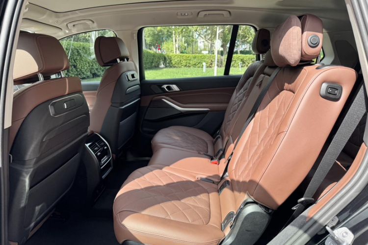 Used BMW X7 2023 xDrive40i Luxury Package with Leading Features Interior 6