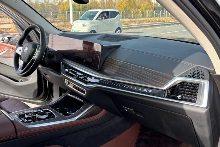 Used BMW X7 2023 xDrive40i Luxury Package with Leading Features Interior 6