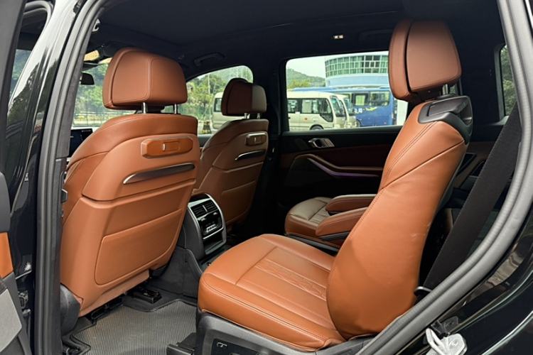 Used BMW X7 2023 xDrive40i Luxury M Sport Package Interior 6