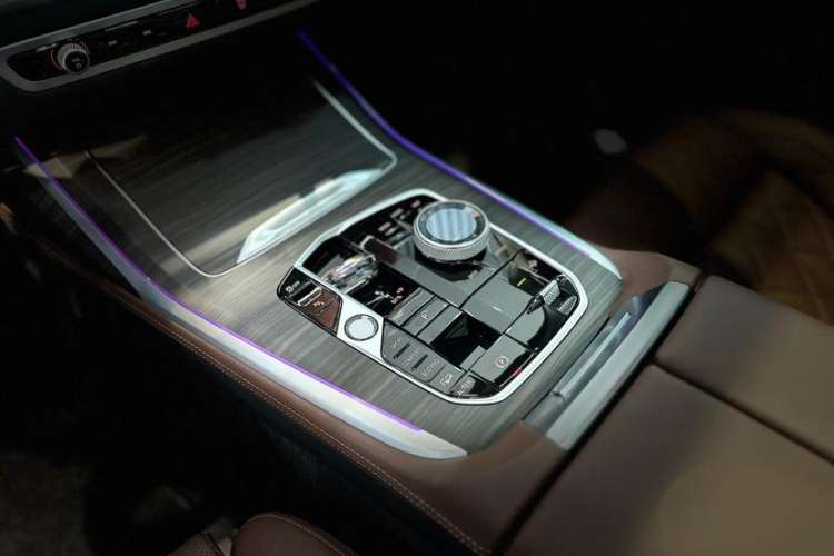 Used BMW X7 2023 xDrive40i Luxury Package with Leading Features Interior 7