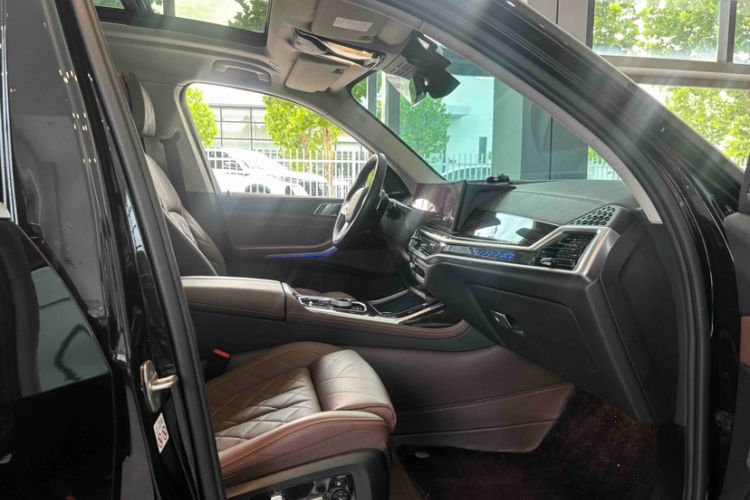 Used BMW X7 2023 xDrive40i Luxury Package with Leading Features Interior 7