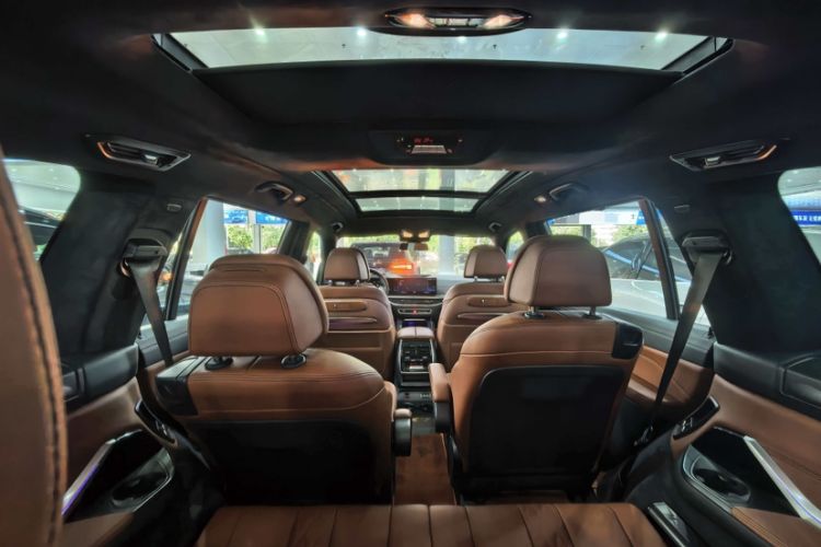 Used BMW X7 2023 xDrive40i Luxury M Sport Package Interior 8
